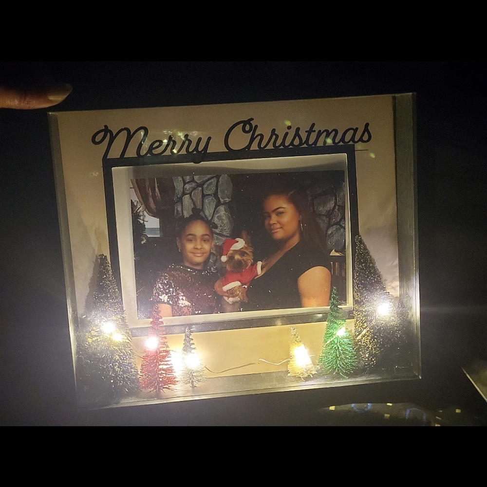 5" x 7"  Merry Christmas Light Up 3D Frame (Requires AAA Batteries)